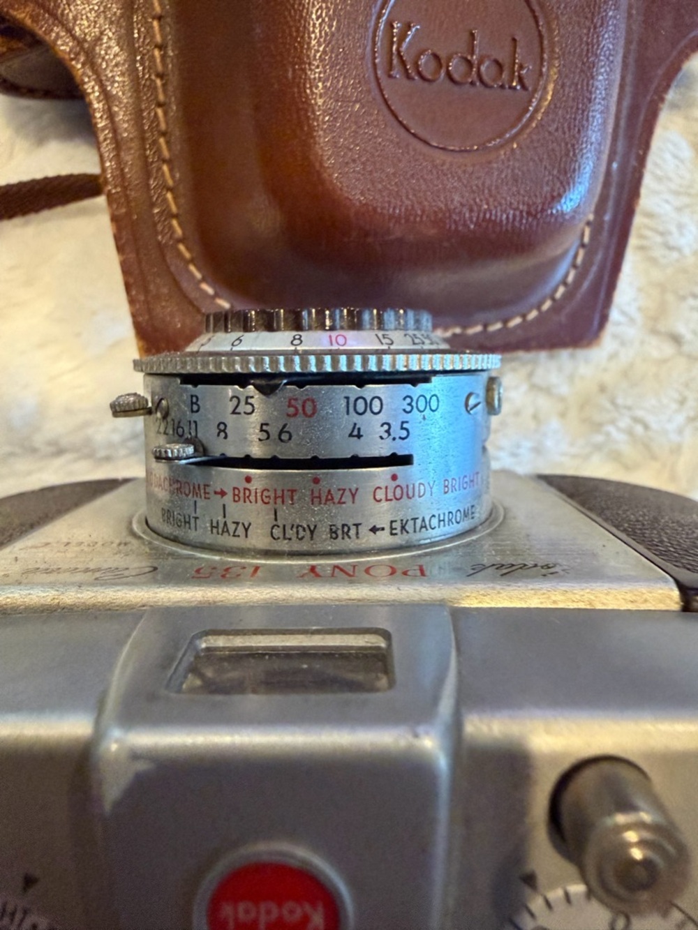 VINTAGE KODAK PONY 135 MODEL C CAMERA W/BRN LEATHER CASE POOR COND. UNTESTED - Picture 10 of 14